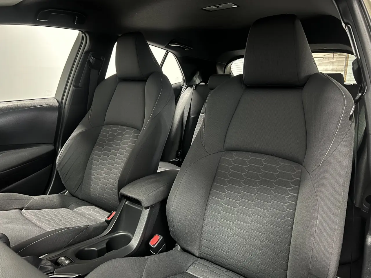 2019 TOYOTA COROLLA Gallery Image 16