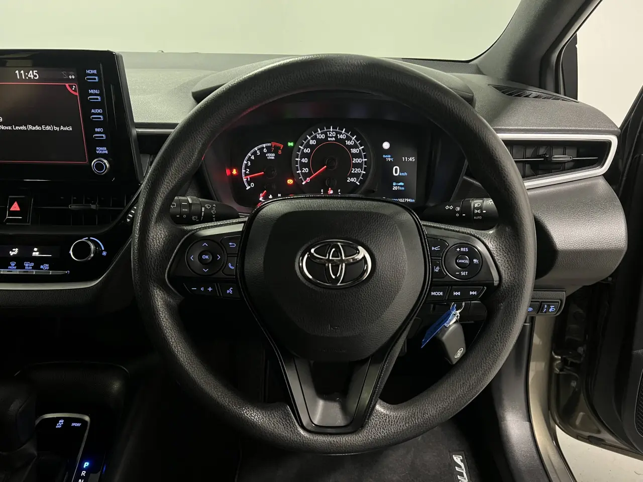 2019 TOYOTA COROLLA Gallery Image 17