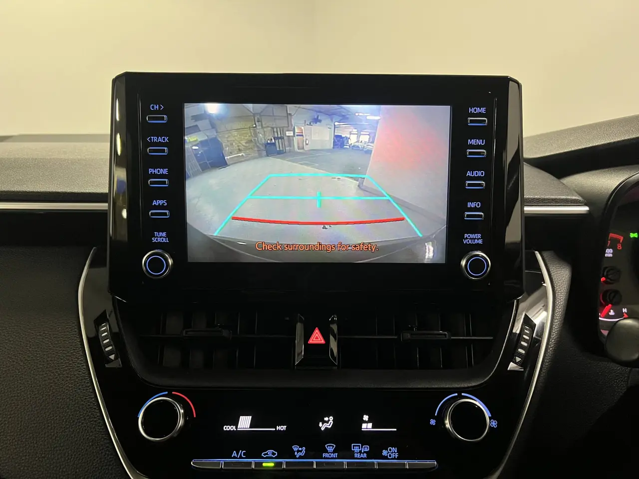 2019 TOYOTA COROLLA Gallery Image 19
