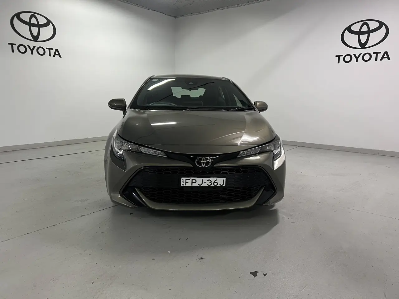 2019 TOYOTA COROLLA Gallery Image 2