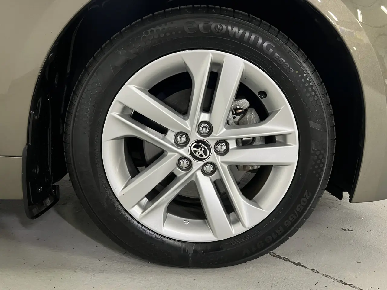 2019 TOYOTA COROLLA Gallery Image 5