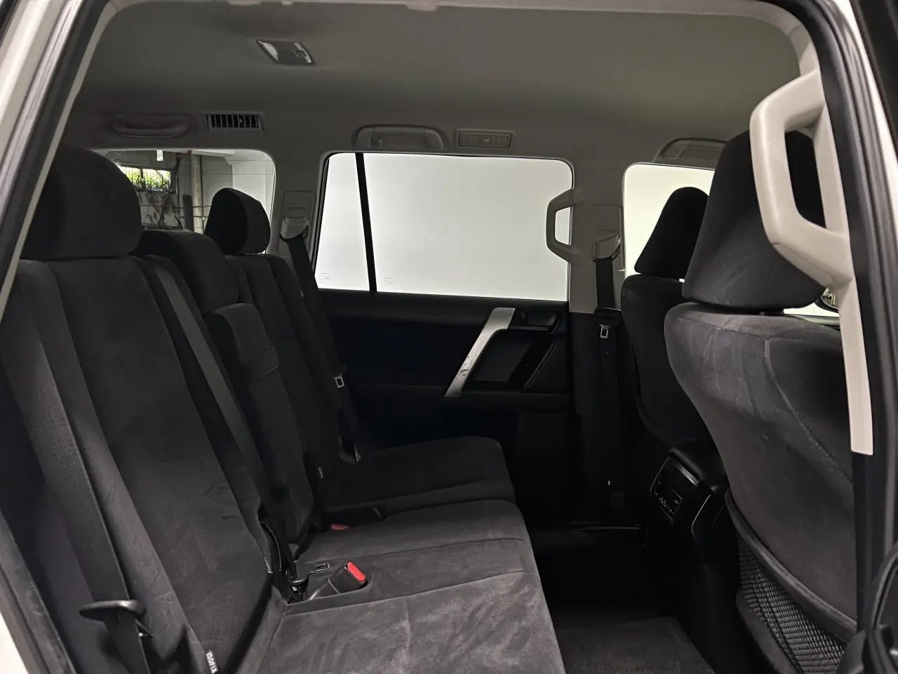 2017 TOYOTA LANDCRUISER Gallery Image 12