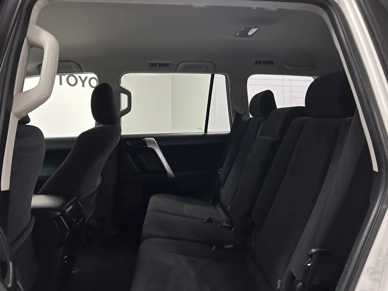 2017 TOYOTA LANDCRUISER Gallery Image 15