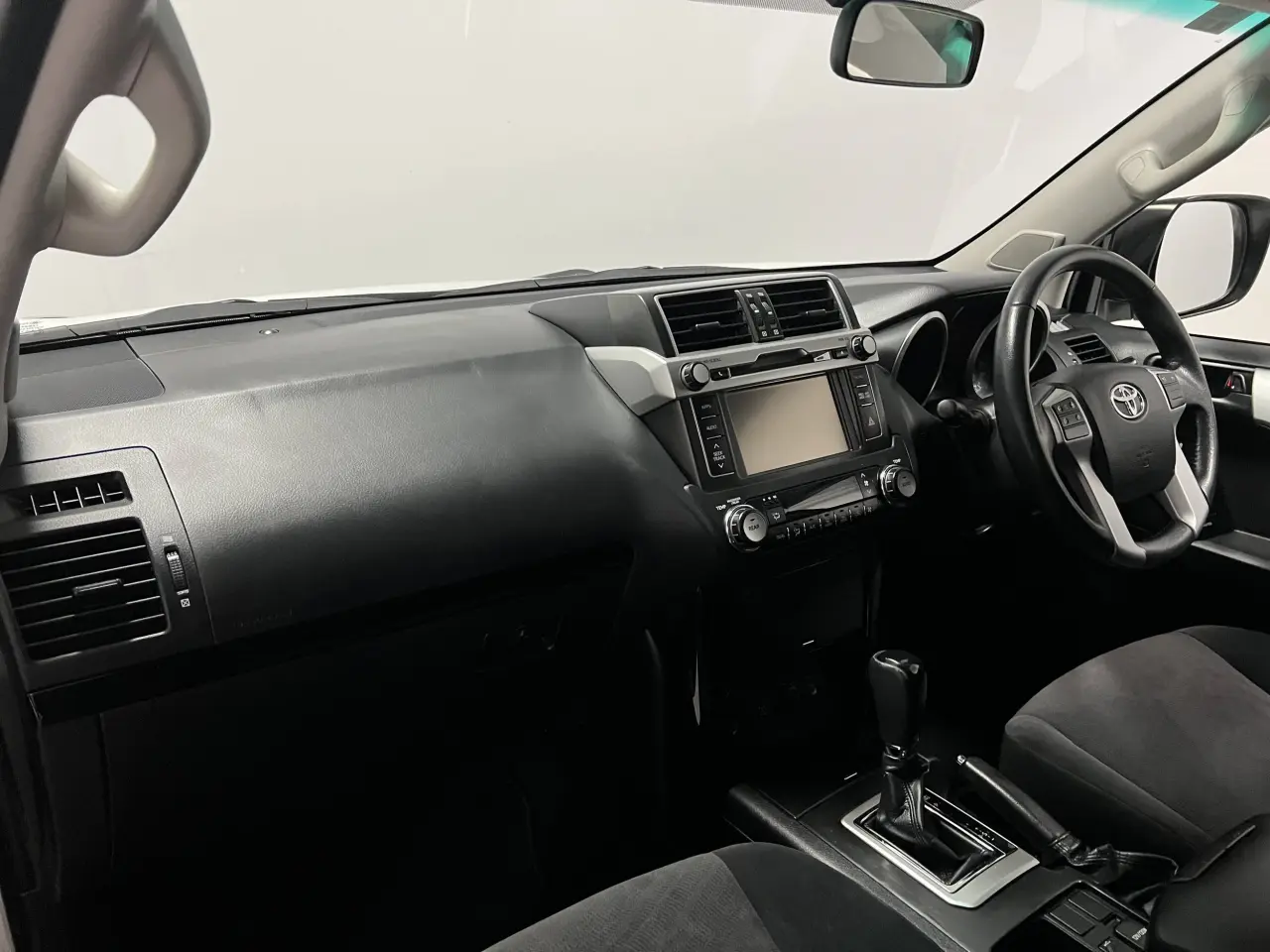 2017 TOYOTA LANDCRUISER Gallery Image 16