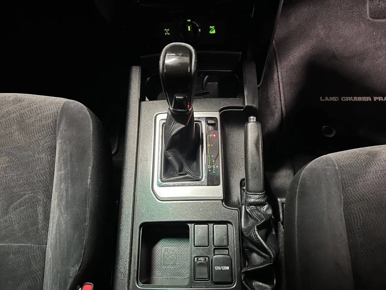 2017 TOYOTA LANDCRUISER Gallery Image 21