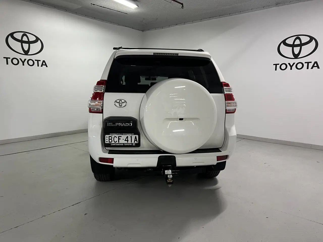 2017 TOYOTA LANDCRUISER Gallery Image 6