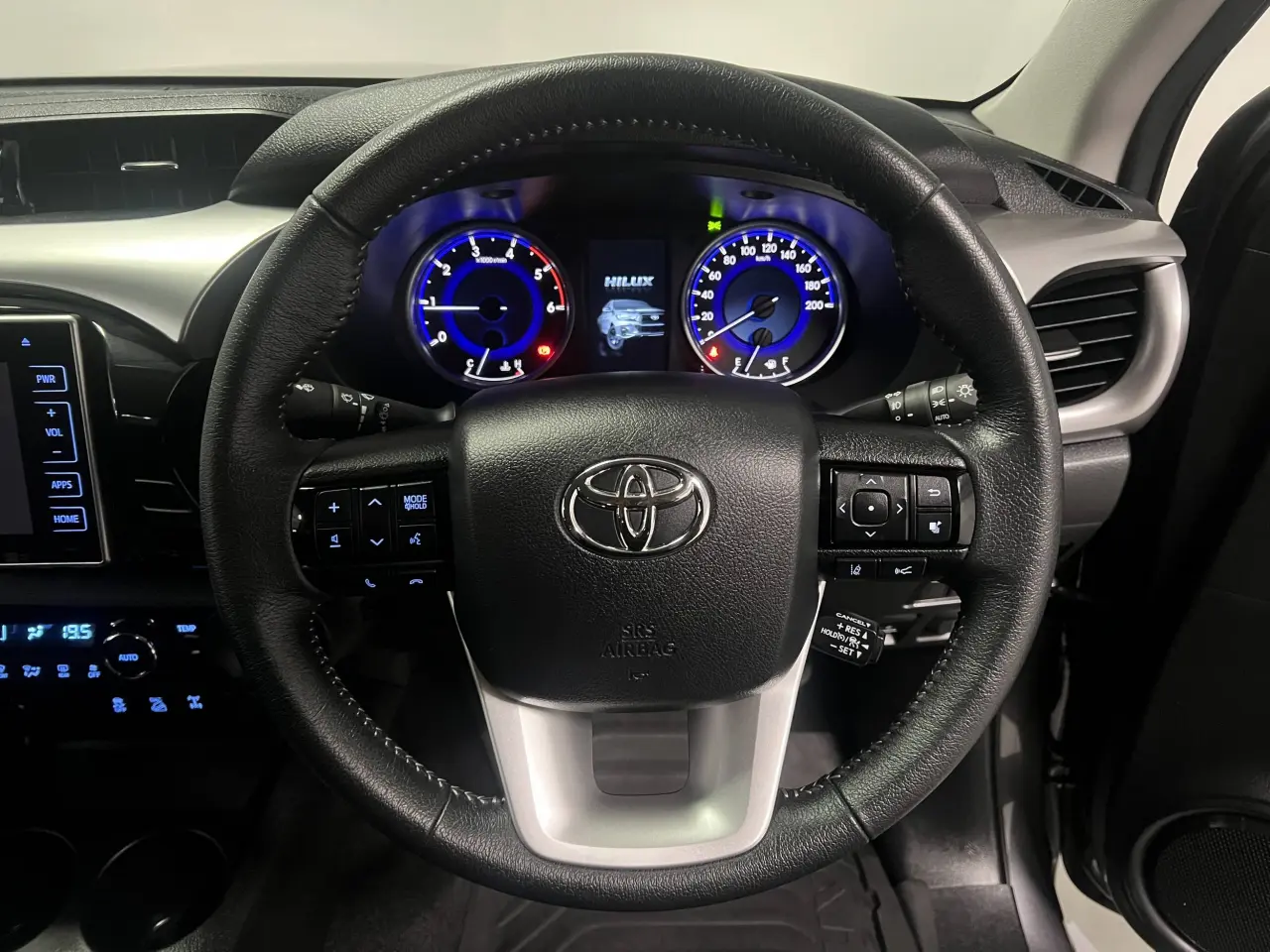 2020 TOYOTA HILUX Gallery Image 16