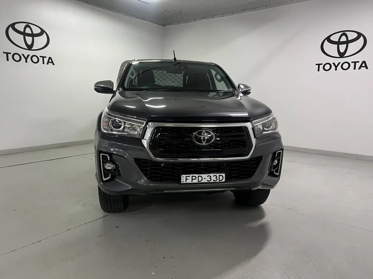 2020 TOYOTA HILUX Gallery Image 2
