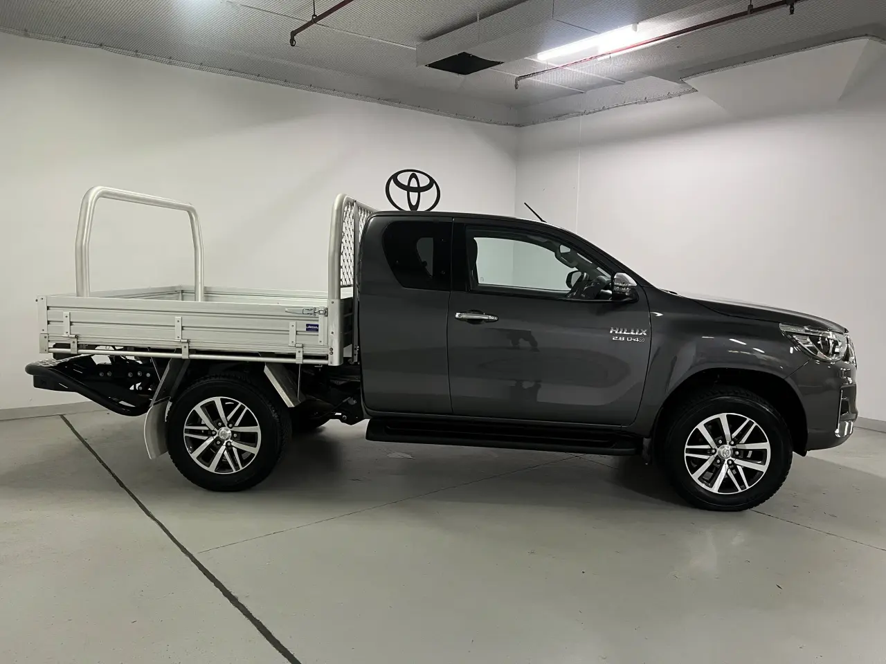 2020 TOYOTA HILUX Gallery Image 4