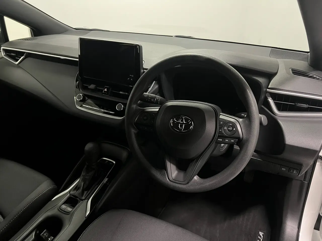 2024 TOYOTA COROLLA Gallery Image 11