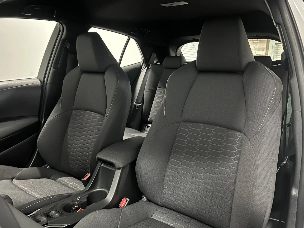 2024 TOYOTA COROLLA Gallery Image 16