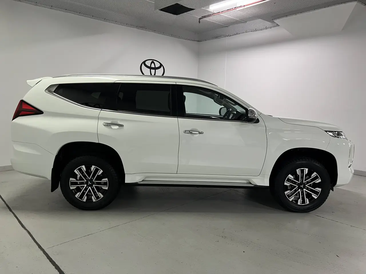 2022 MITSUBISHI PAJERO SPORT Gallery Image 4