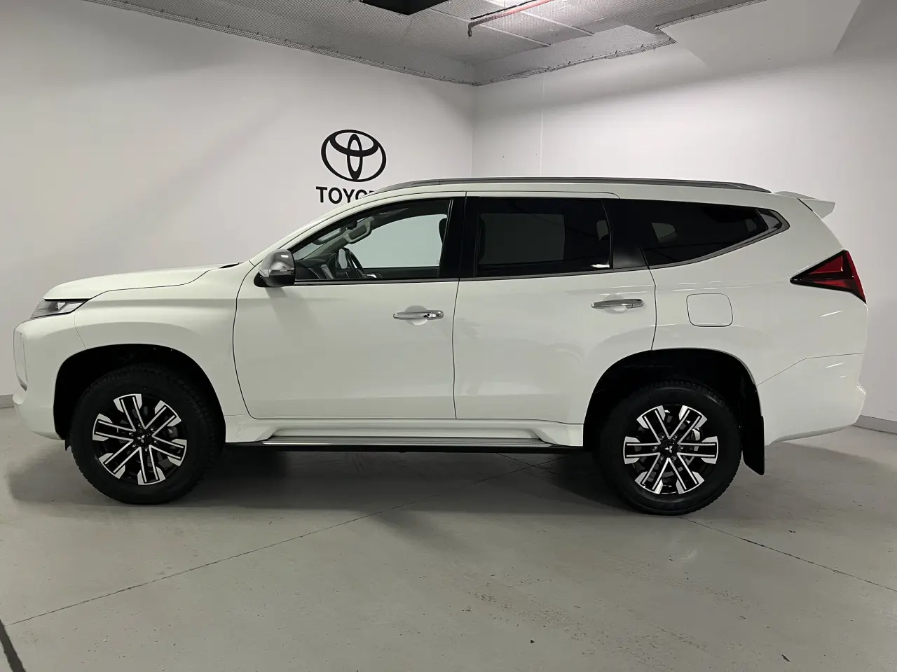 2022 MITSUBISHI PAJERO SPORT Gallery Image 9