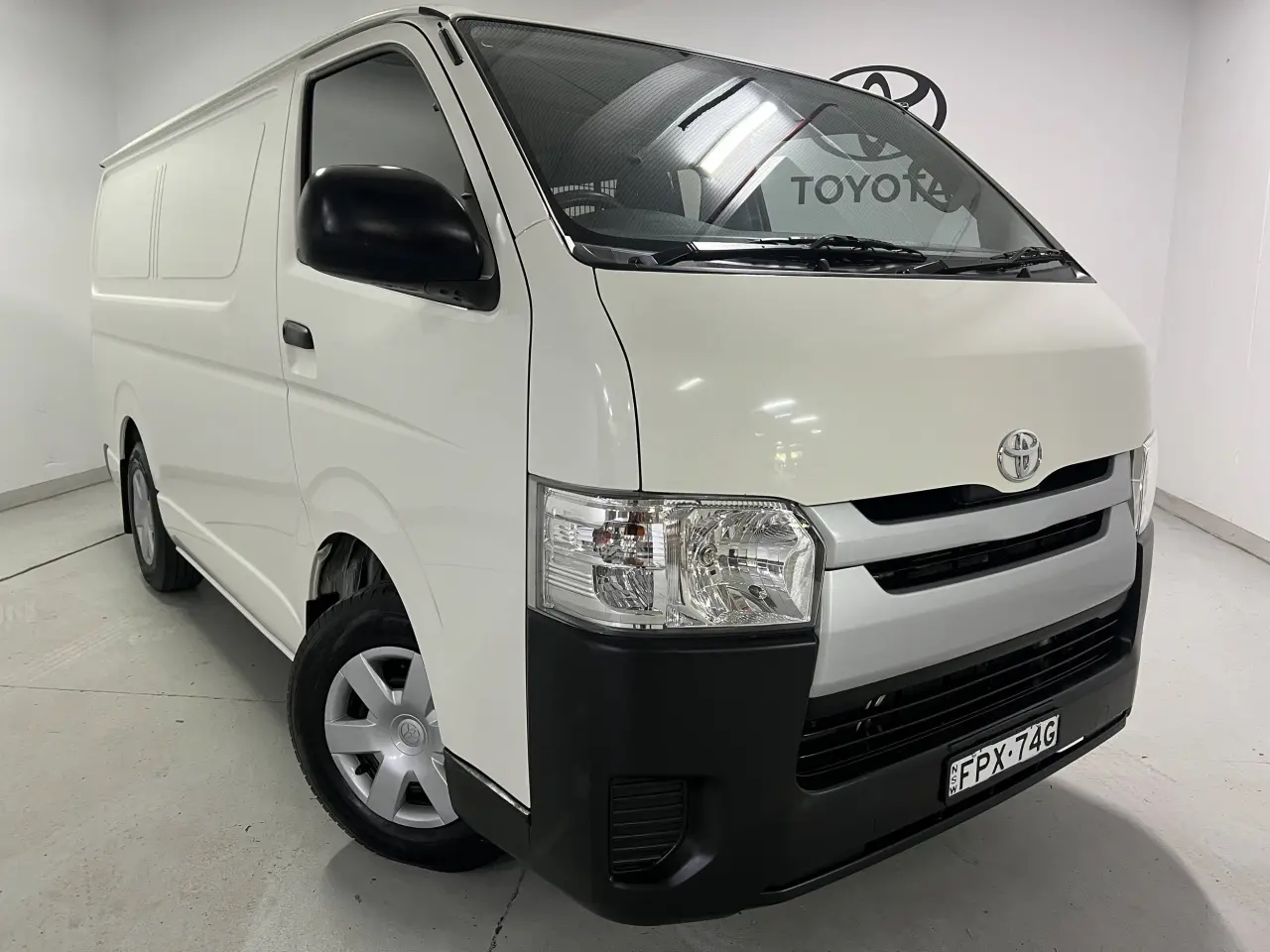 2018 TOYOTA HIACE Gallery Image 1