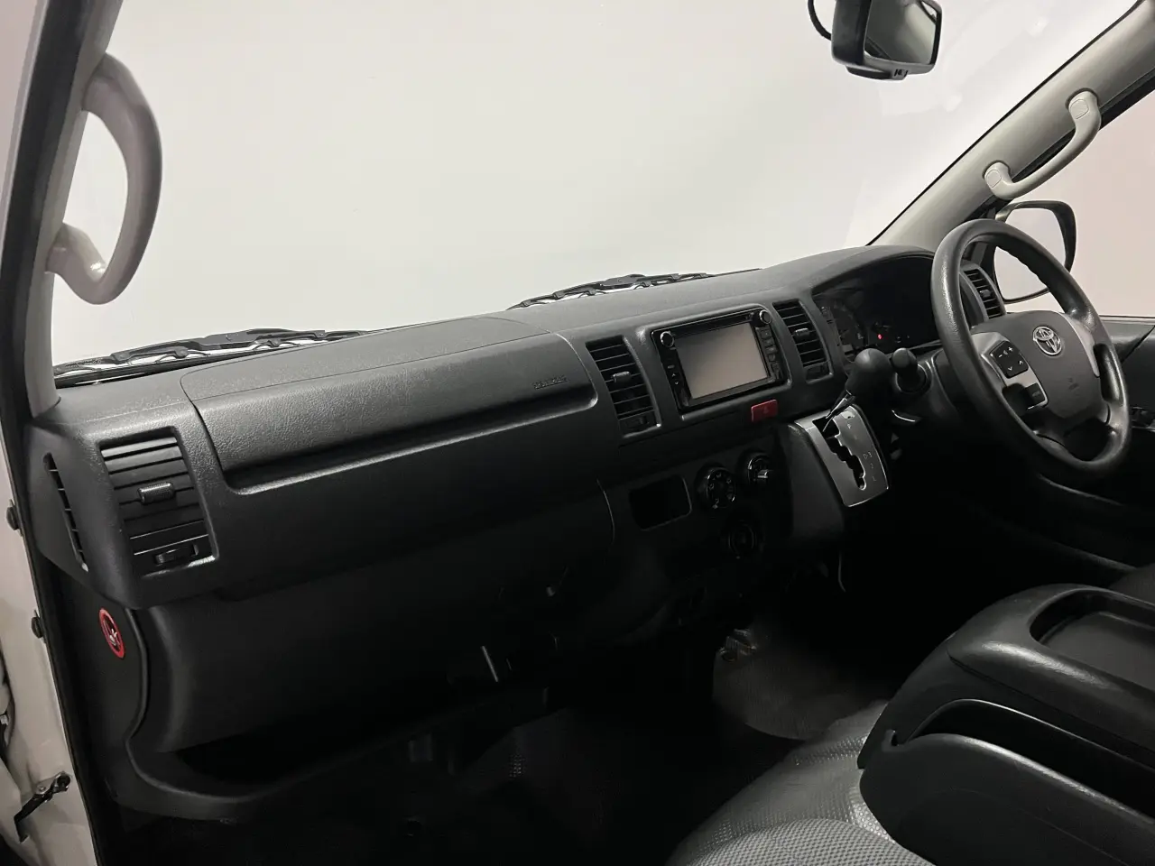 2018 TOYOTA HIACE Gallery Image 14