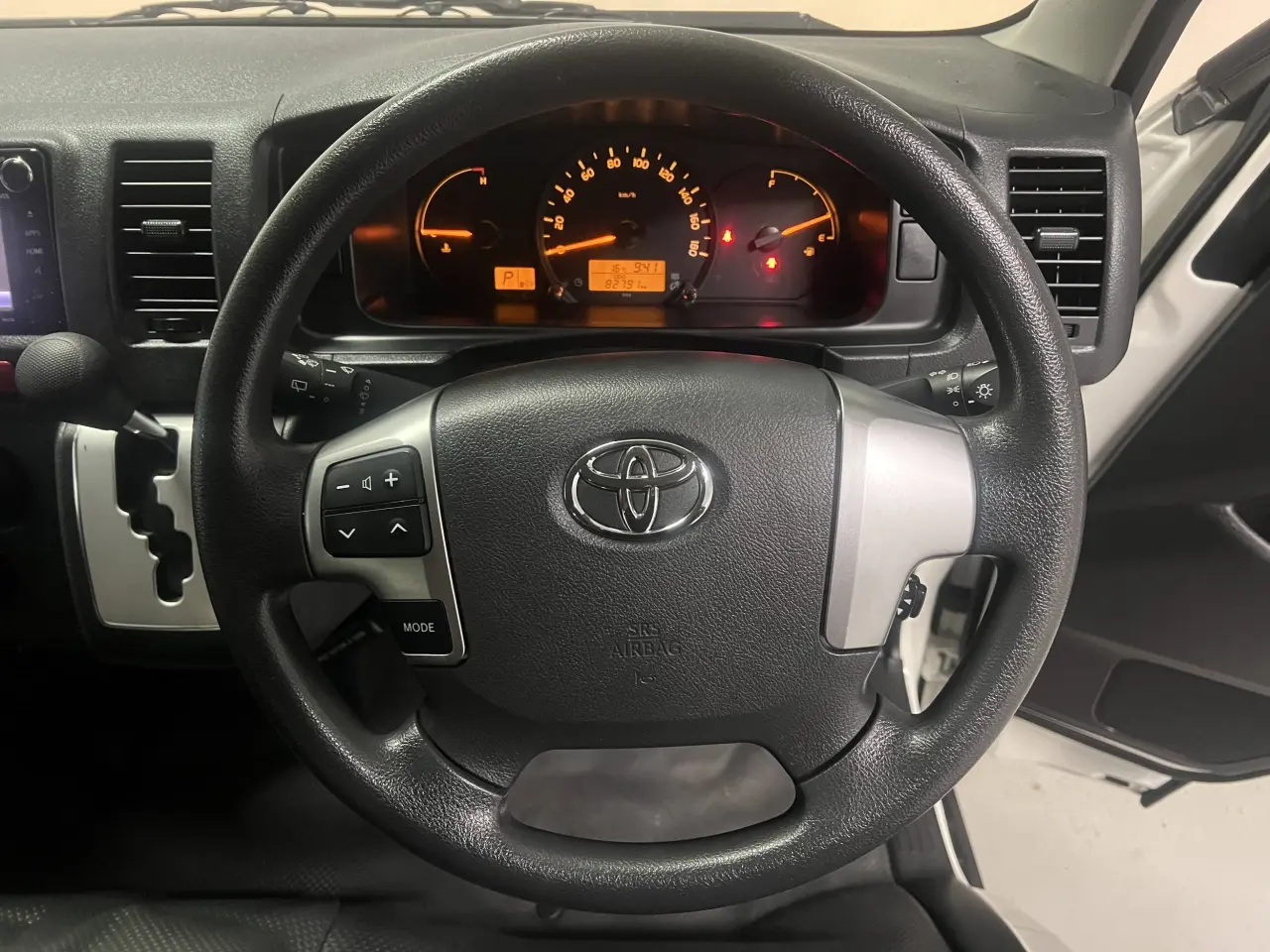 2018 TOYOTA HIACE Gallery Image 16