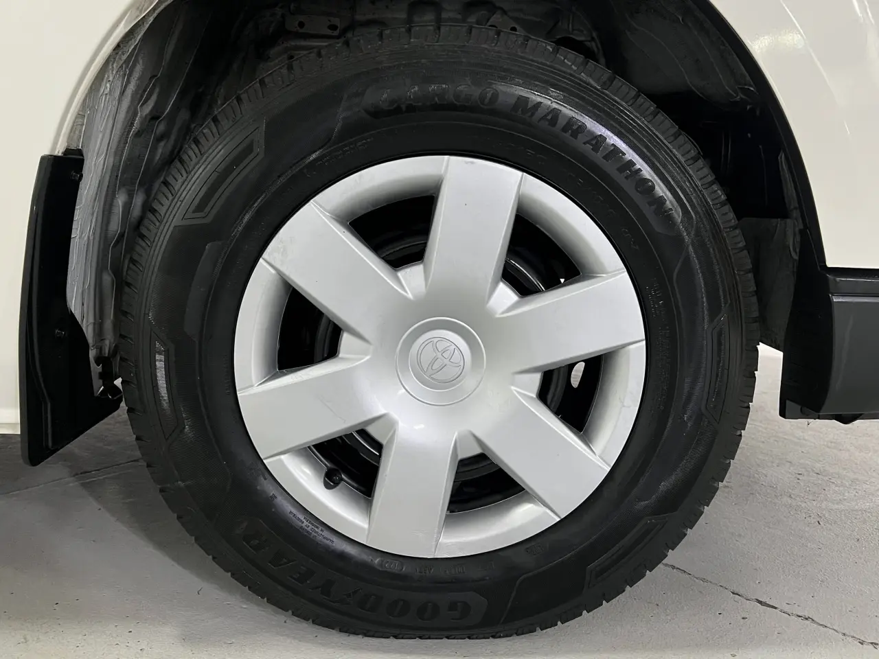 2018 TOYOTA HIACE Gallery Image 5