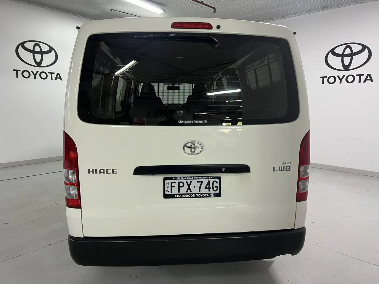 2018 TOYOTA HIACE Gallery Image 6