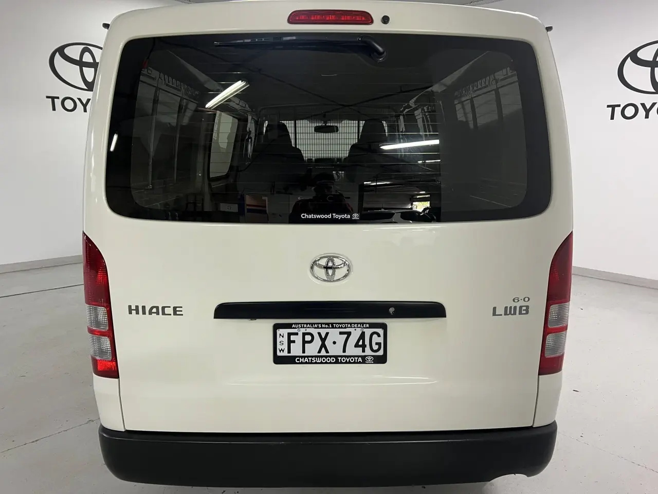 2018 TOYOTA HIACE Gallery Image 7