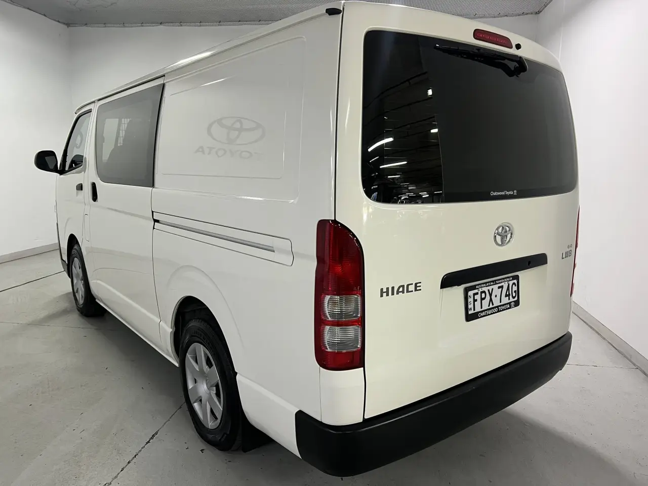 2018 TOYOTA HIACE Gallery Image 8