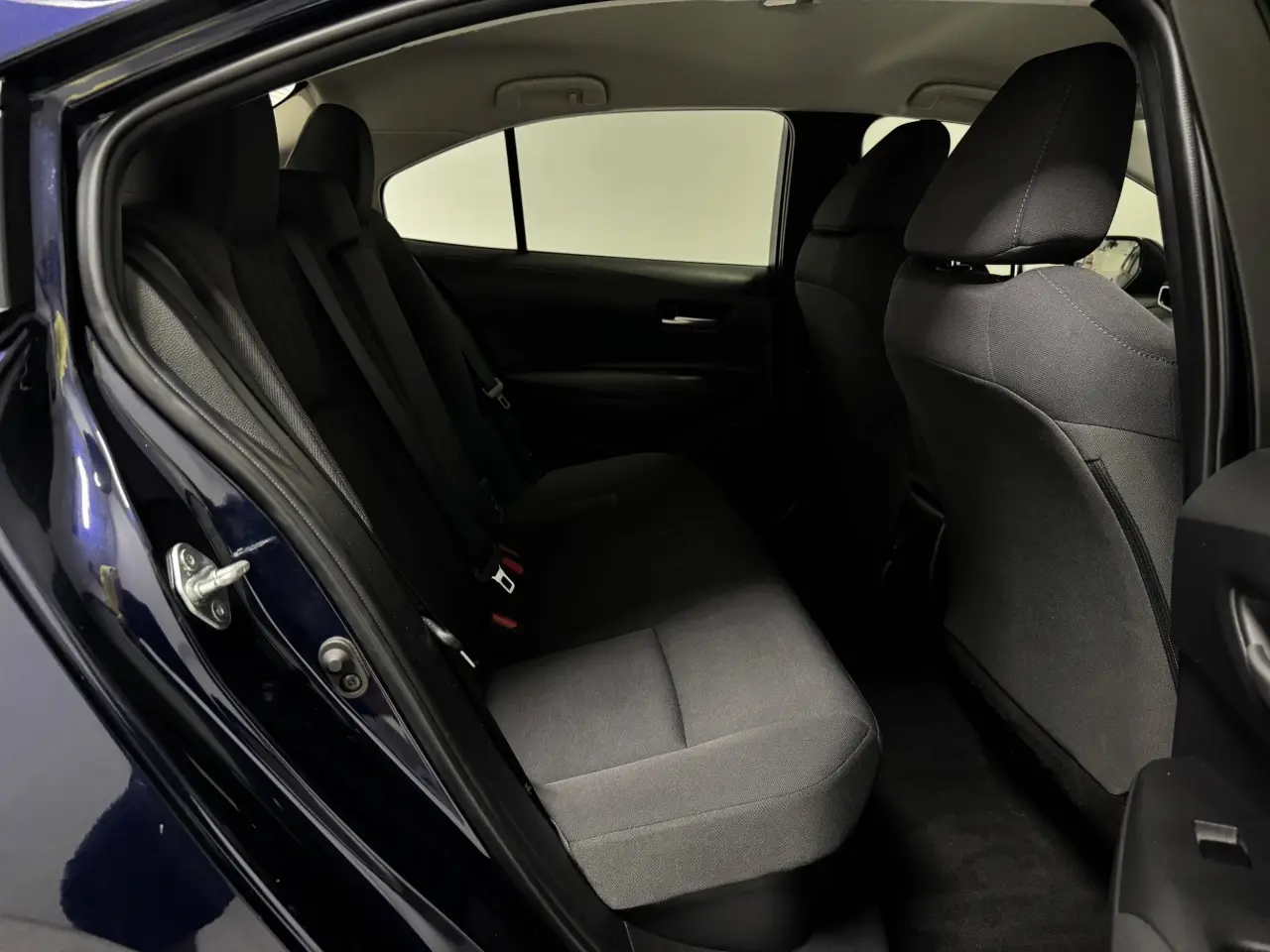 2022 TOYOTA COROLLA SEDAN HYBRID Gallery Image 10
