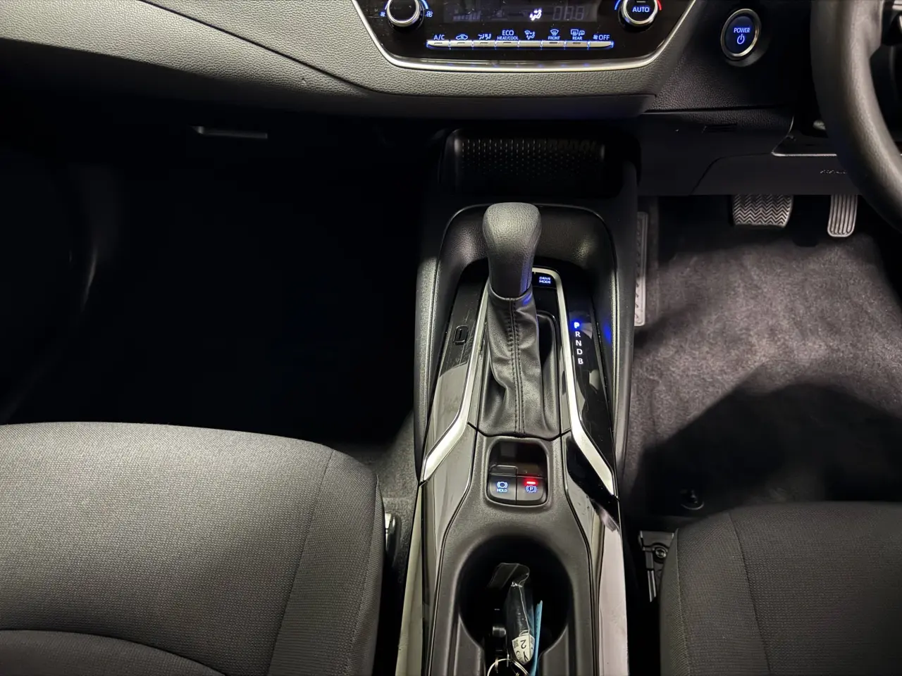 2022 TOYOTA COROLLA SEDAN HYBRID Gallery Image 18
