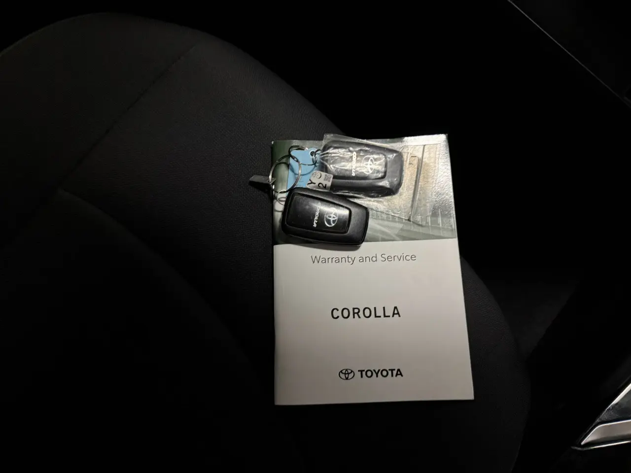 2022 TOYOTA COROLLA SEDAN HYBRID Gallery Image 19