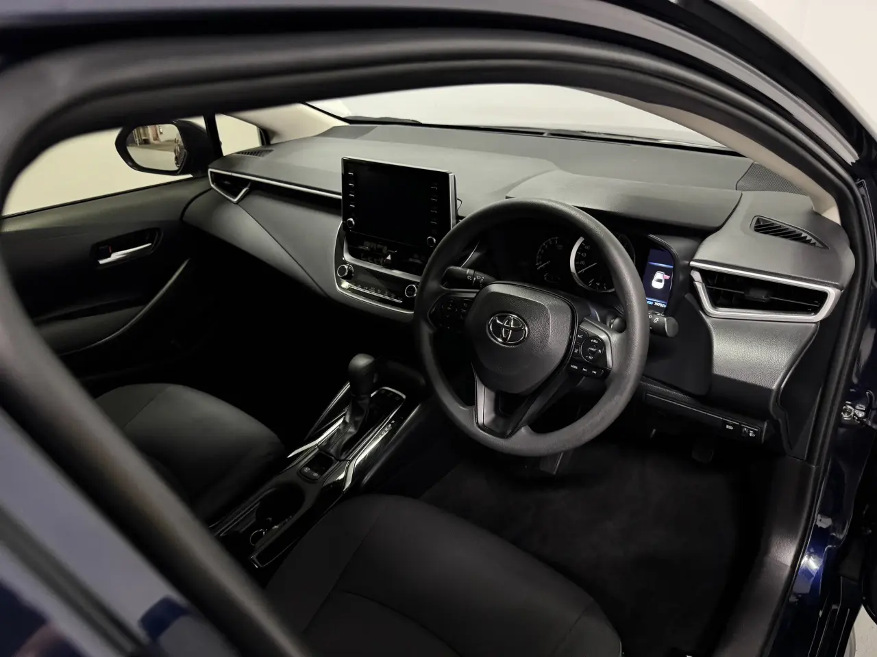 2022 TOYOTA COROLLA SEDAN HYBRID Gallery Image 9