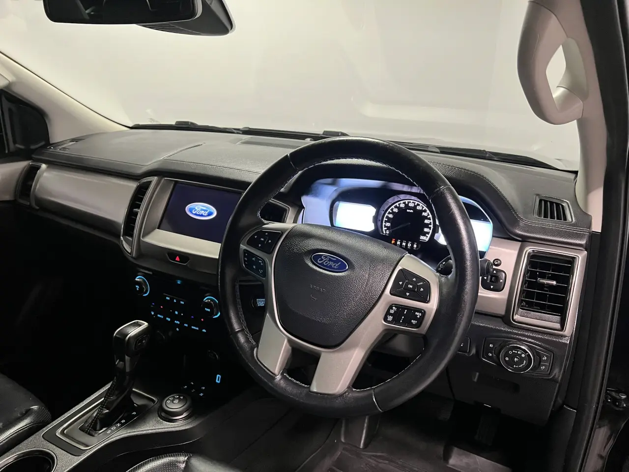 2020 FORD EVEREST Gallery Image 11