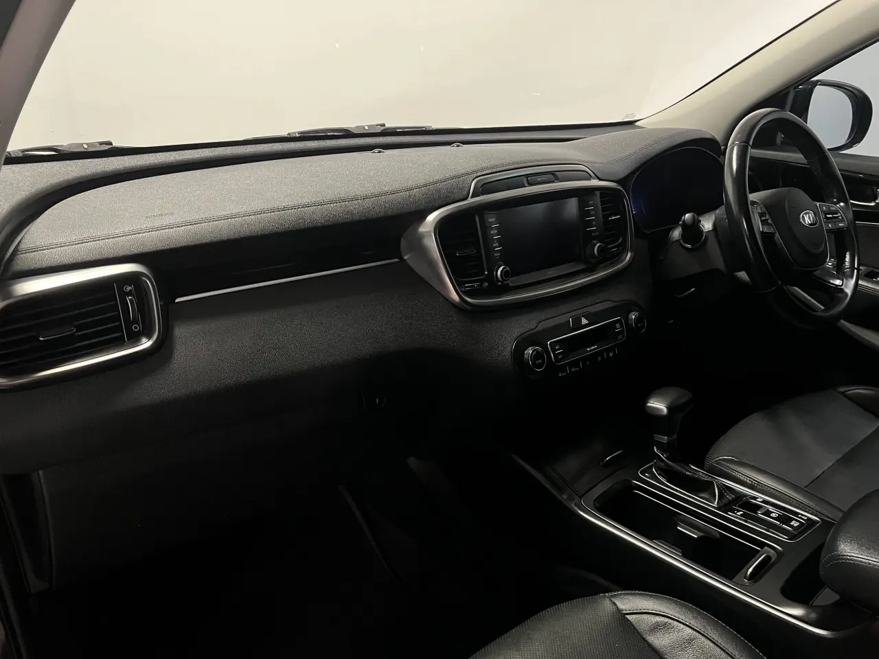 2020 KIA SORENTO Gallery Image 16