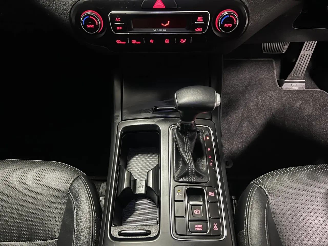 2020 KIA SORENTO Gallery Image 21