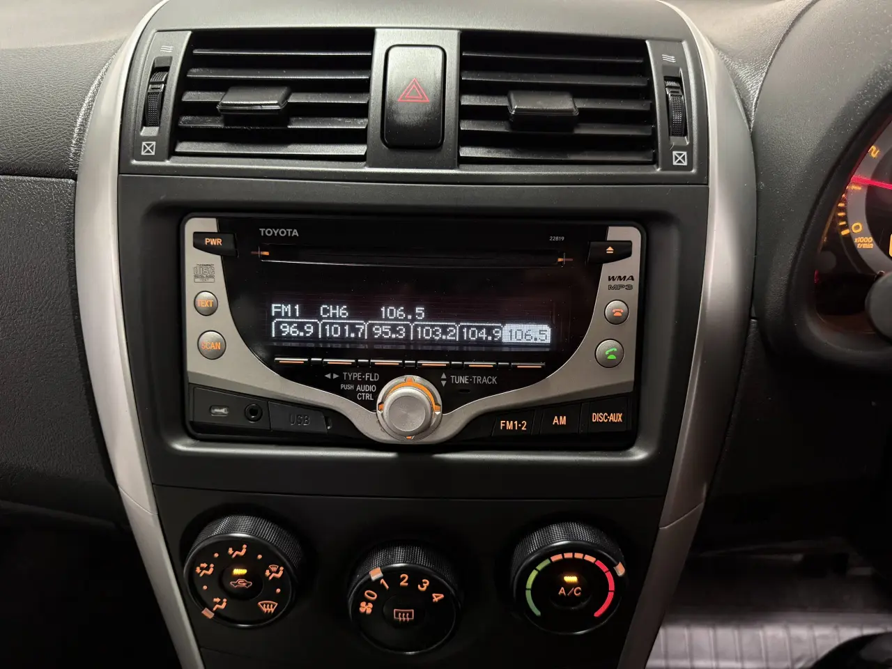 2012 TOYOTA COROLLA Gallery Image 17