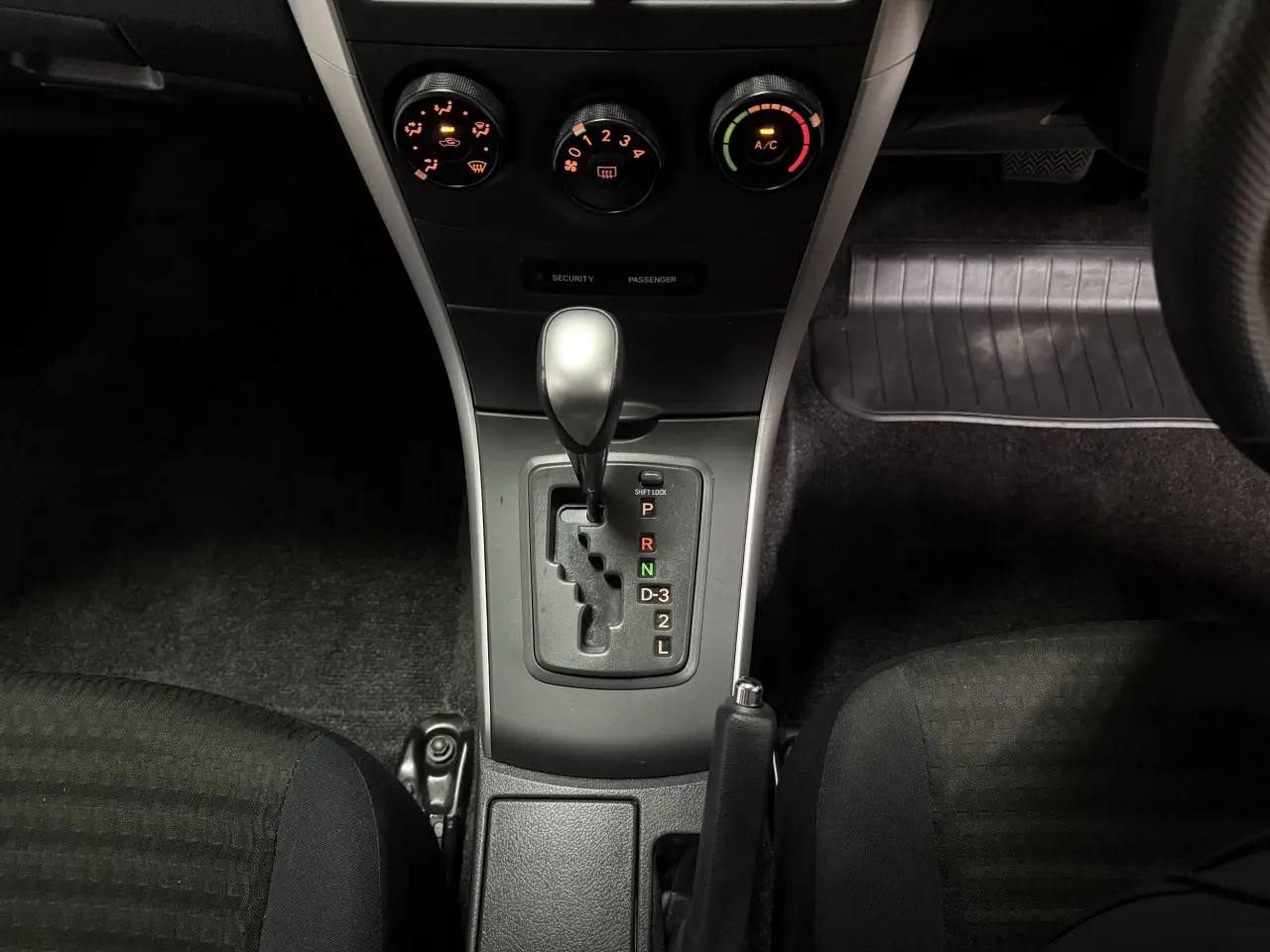 2012 TOYOTA COROLLA Gallery Image 18
