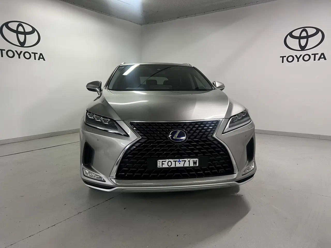 2020 LEXUS RX450HL Gallery Image 2