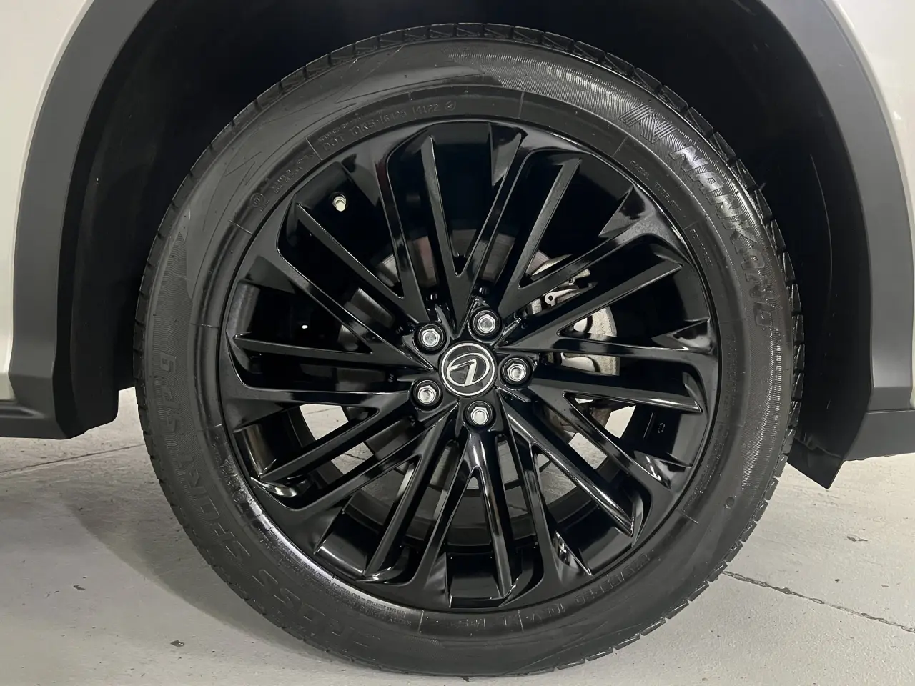 2020 LEXUS RX450HL Gallery Image 5