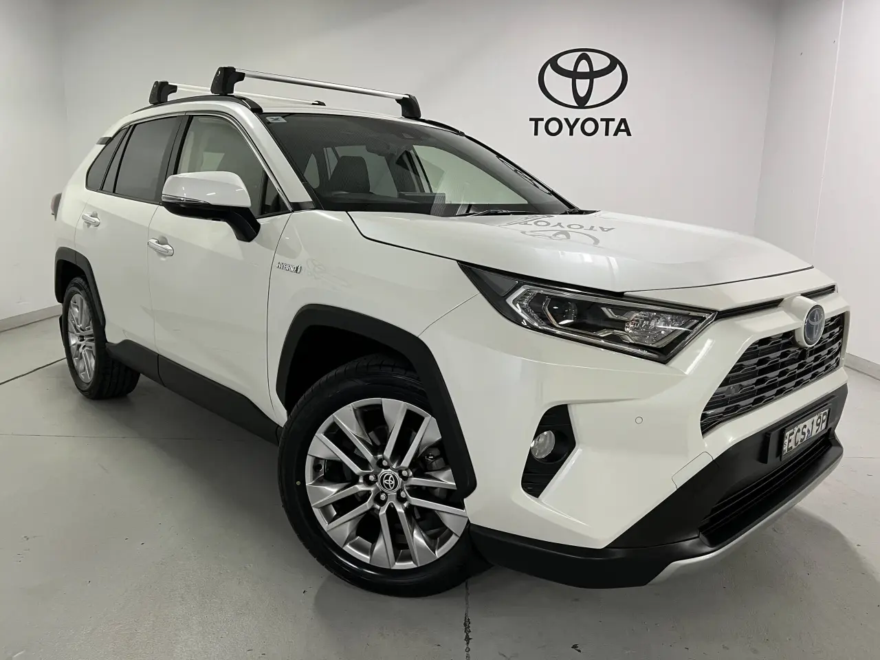 2019 TOYOTA RAV4 HYBRID Gallery Image 1