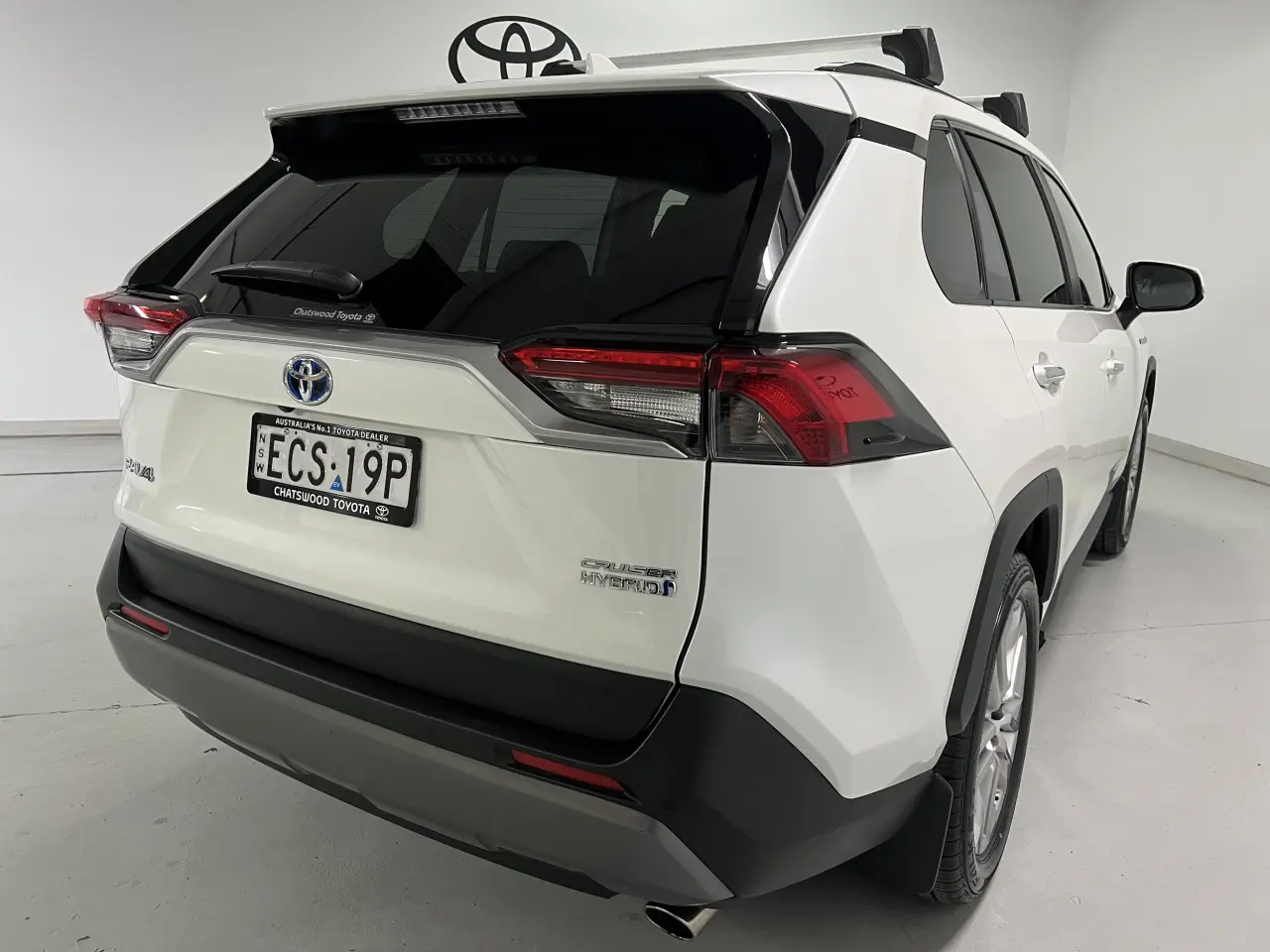 2019 TOYOTA RAV4 HYBRID Gallery Image 10