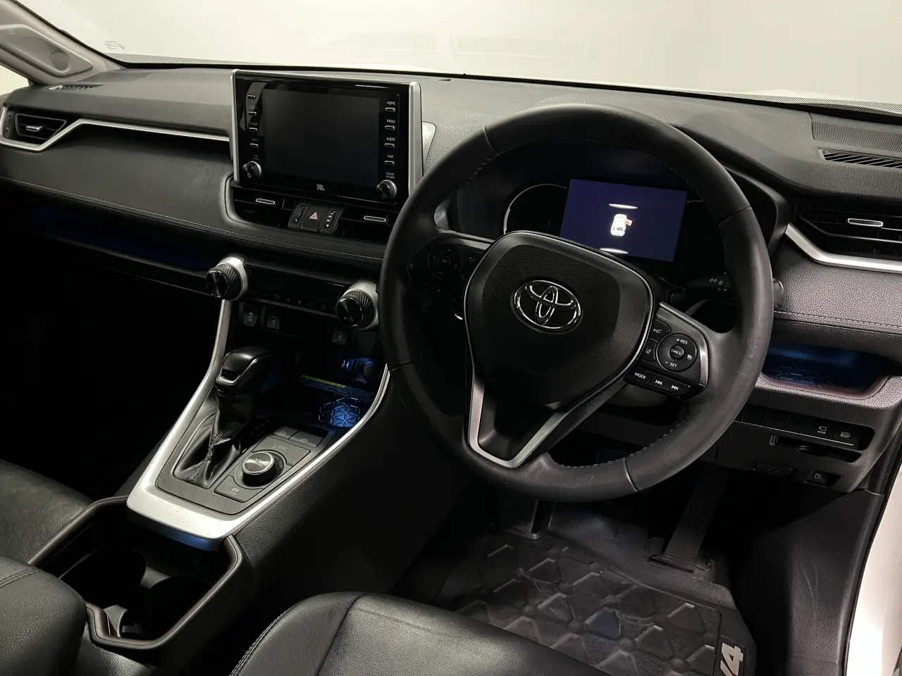 2019 TOYOTA RAV4 HYBRID Gallery Image 11
