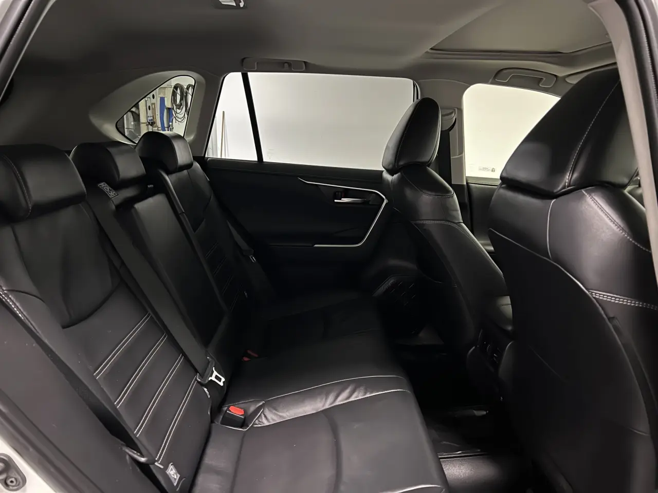 2019 TOYOTA RAV4 HYBRID Gallery Image 12