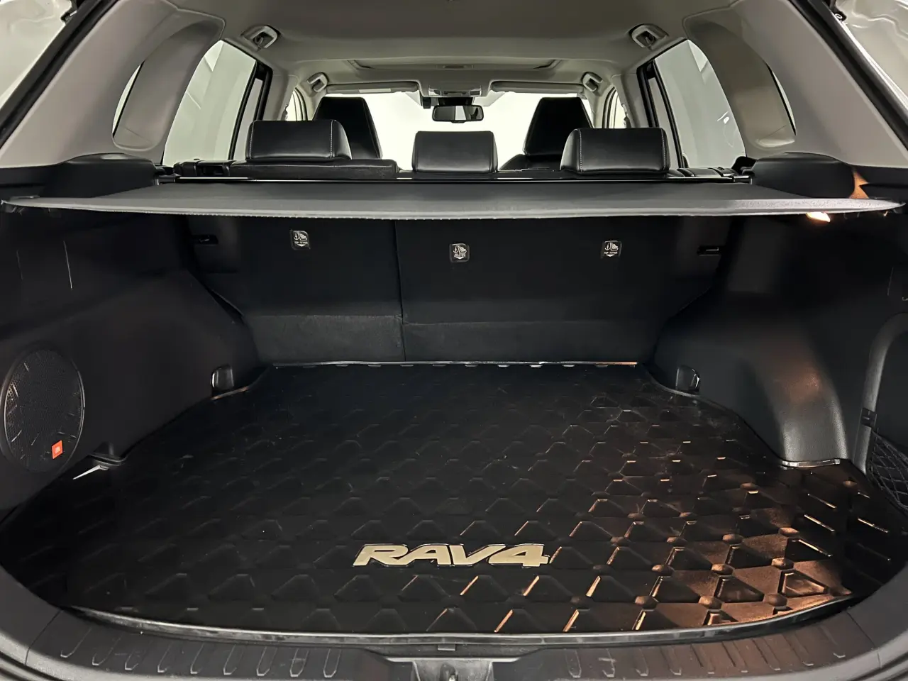 2019 TOYOTA RAV4 HYBRID Gallery Image 14