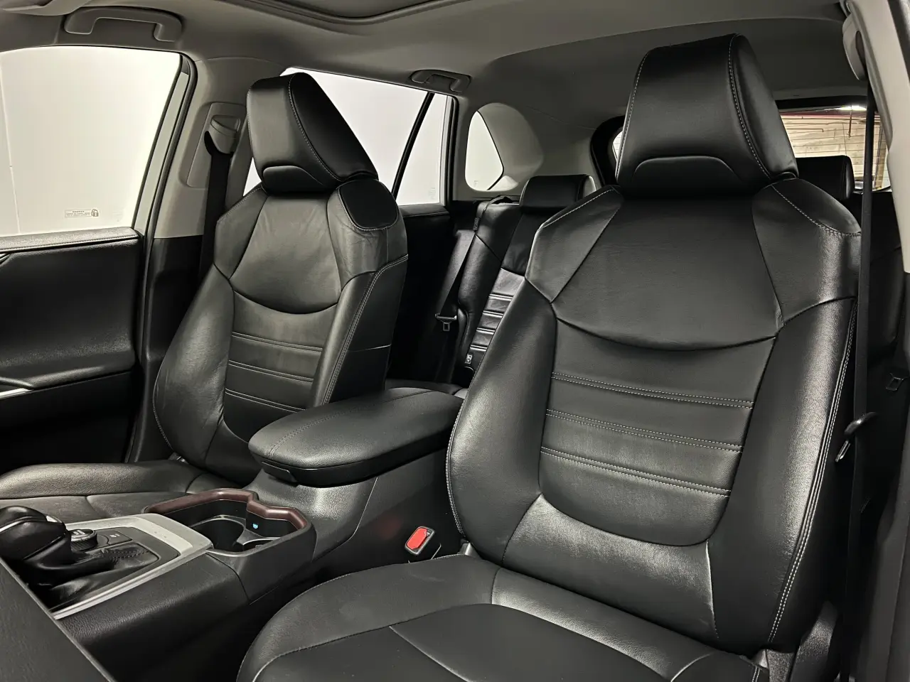 2019 TOYOTA RAV4 HYBRID Gallery Image 17