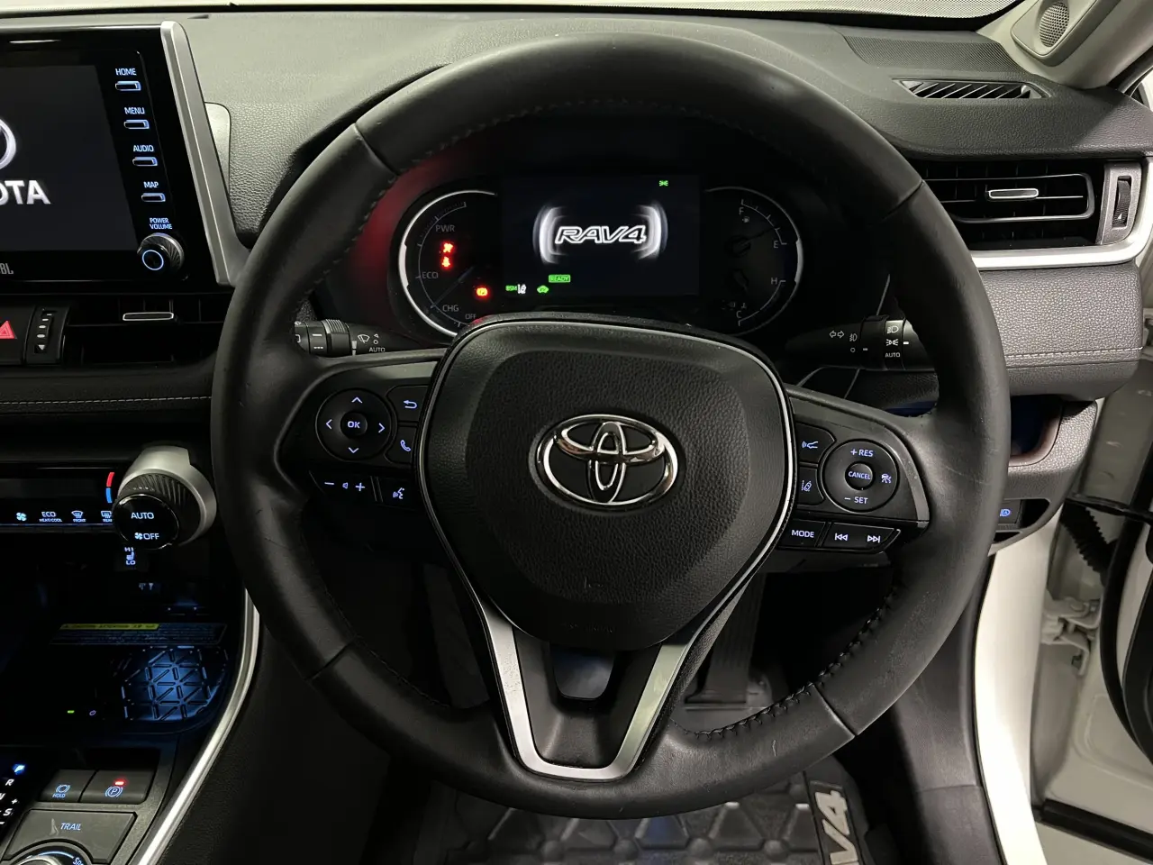 2019 TOYOTA RAV4 HYBRID Gallery Image 18