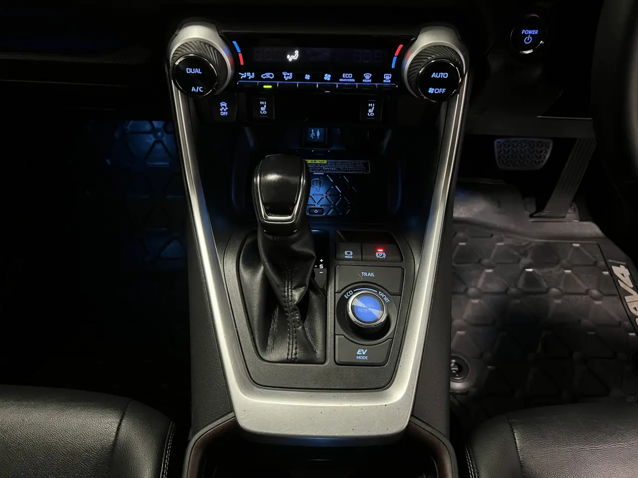 2019 TOYOTA RAV4 HYBRID Gallery Image 21