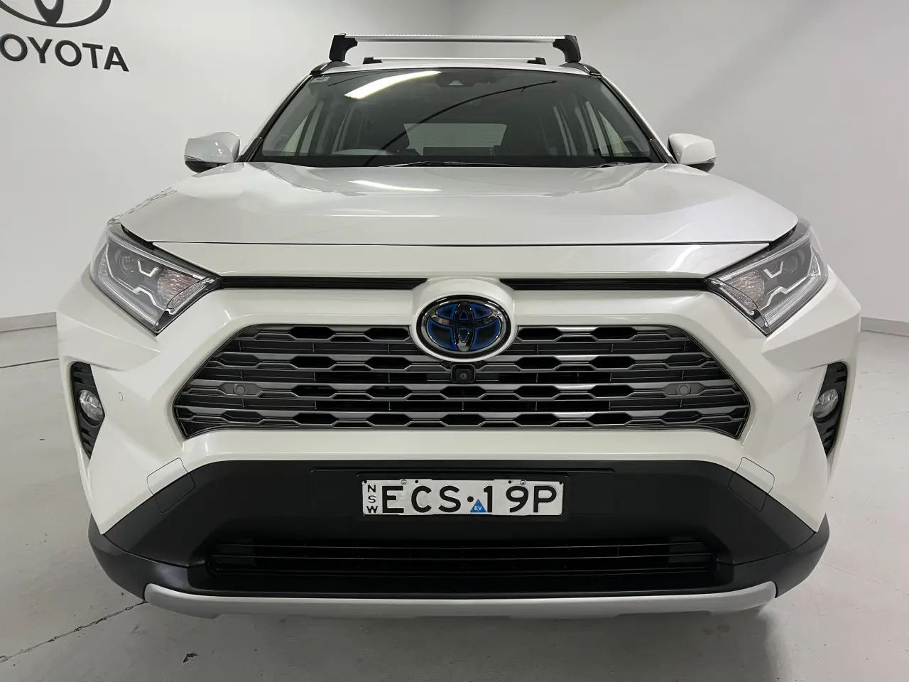 2019 TOYOTA RAV4 HYBRID Gallery Image 3