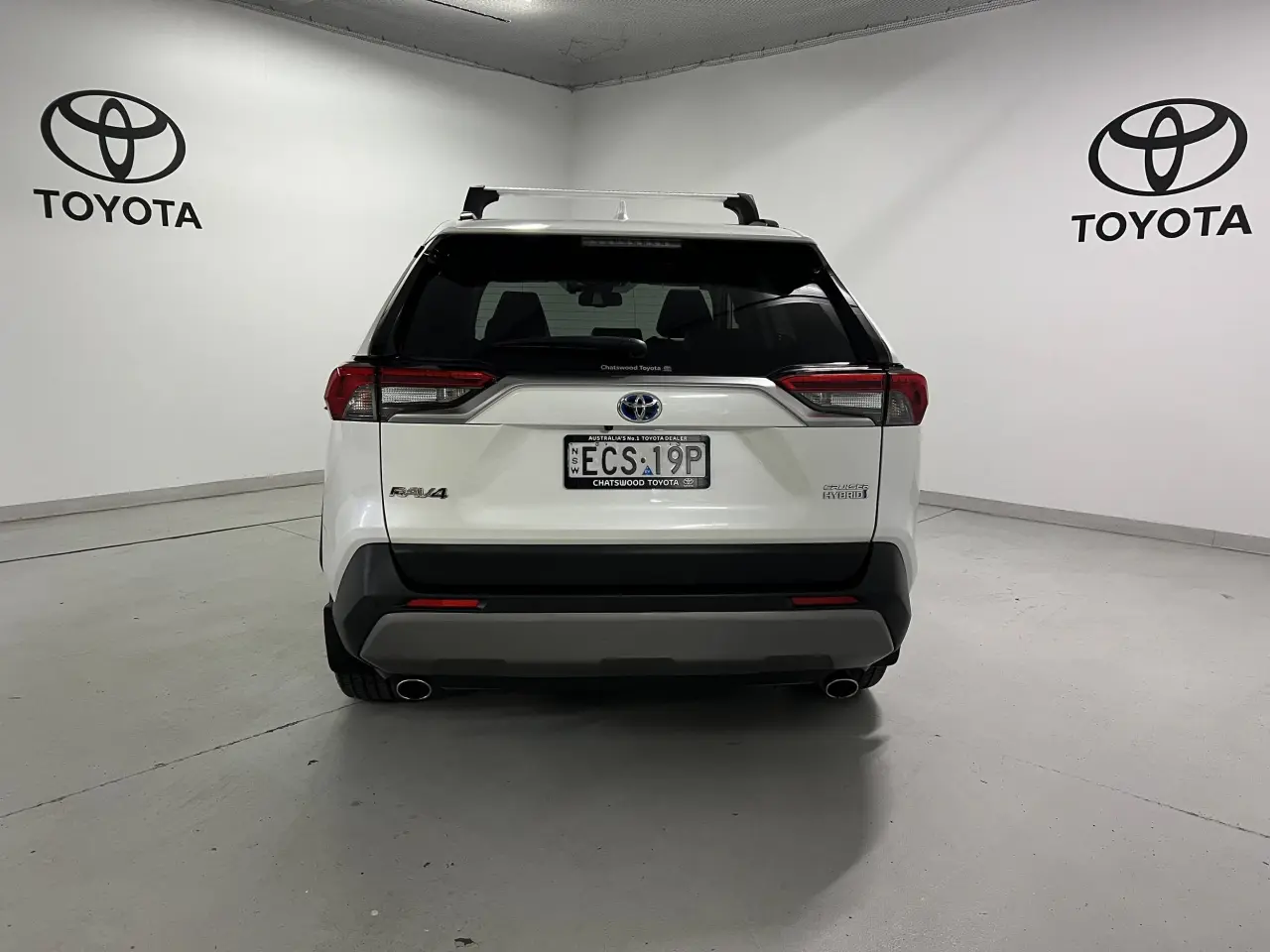 2019 TOYOTA RAV4 HYBRID Gallery Image 6