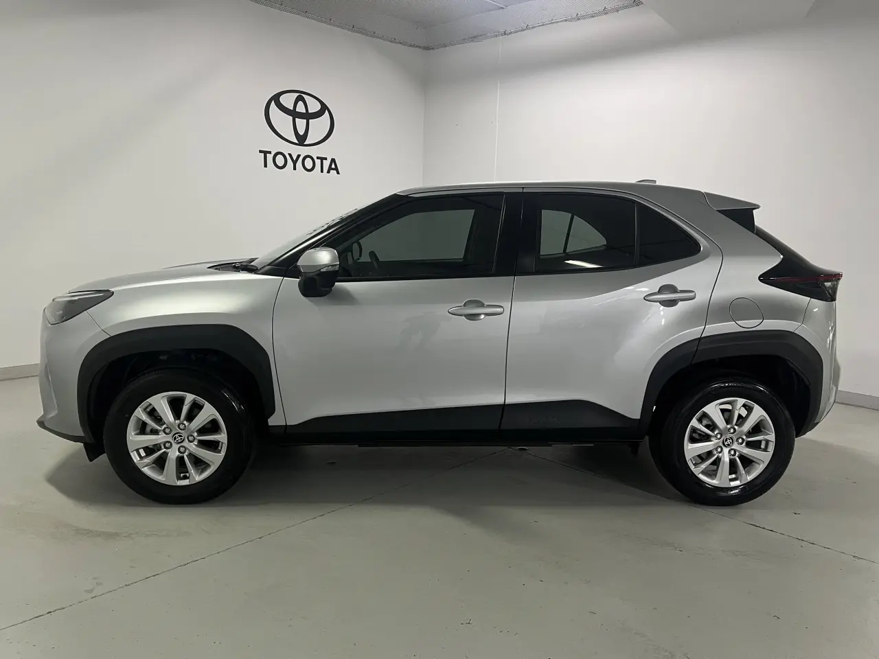 2023 TOYOTA YARIS CROSS Gallery Image 9