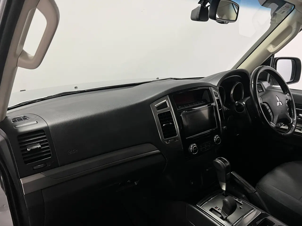 2020 MITSUBISHI PAJERO Gallery Image 16