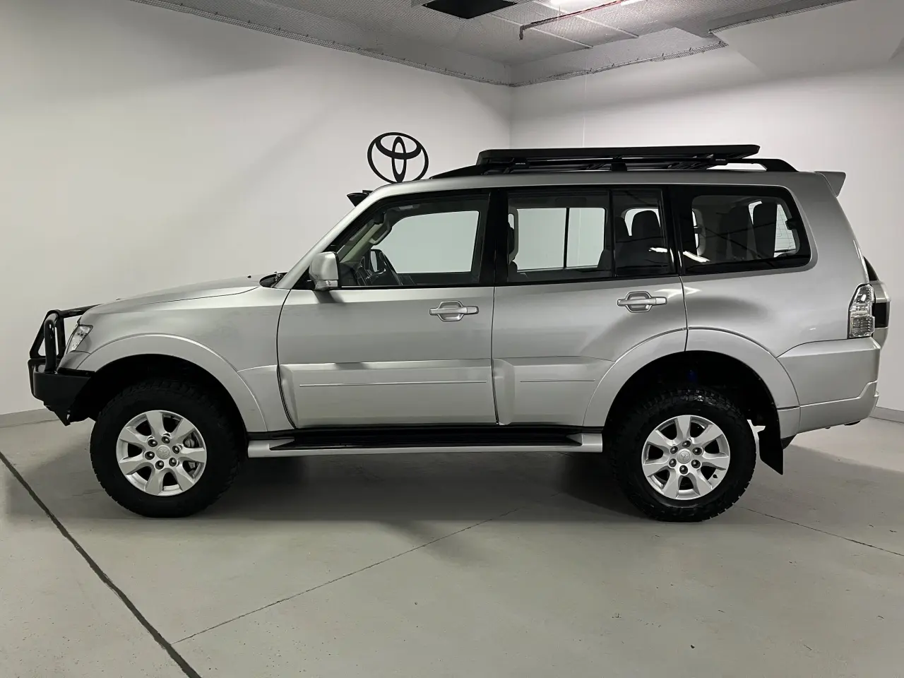 2020 MITSUBISHI PAJERO Gallery Image 9