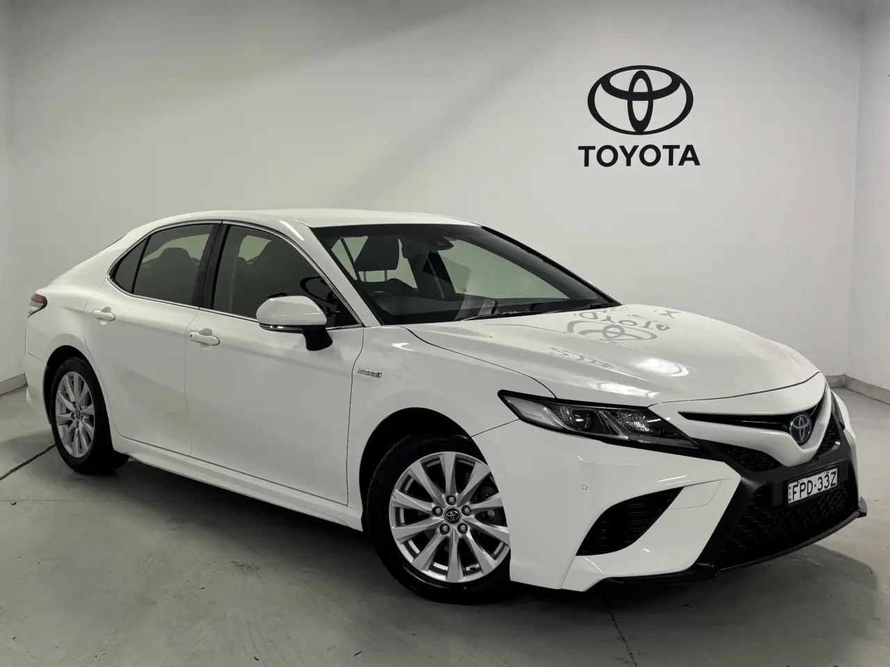 2019 TOYOTA CAMRY HYBRID Gallery Image 1
