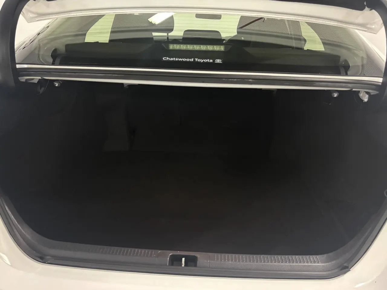 2019 TOYOTA CAMRY HYBRID Gallery Image 11